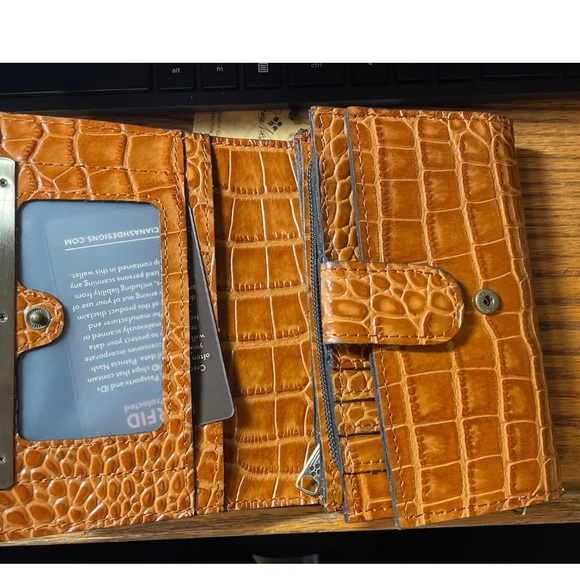 Patricia Nash Cametti Croco Embossed Congac Leather Wallet  NWOT - Picture 5 of 6